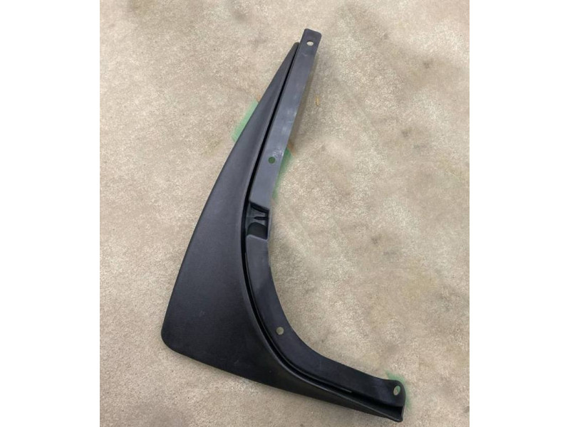 Бризковик задній лівий Skoda Octavia A5 05-13 (Китай) 1Z0821821