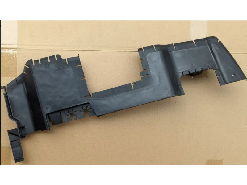 Дефлектор радіатора лівий Jeep Compass 2017- (Тайвань) 68244561AB