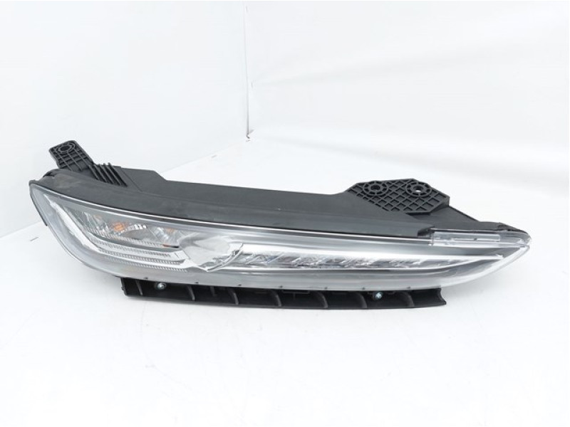 Денні ходові вогні праві (з повторювачем) Hyundai Kona 2021-2023 Китай 92208J9610