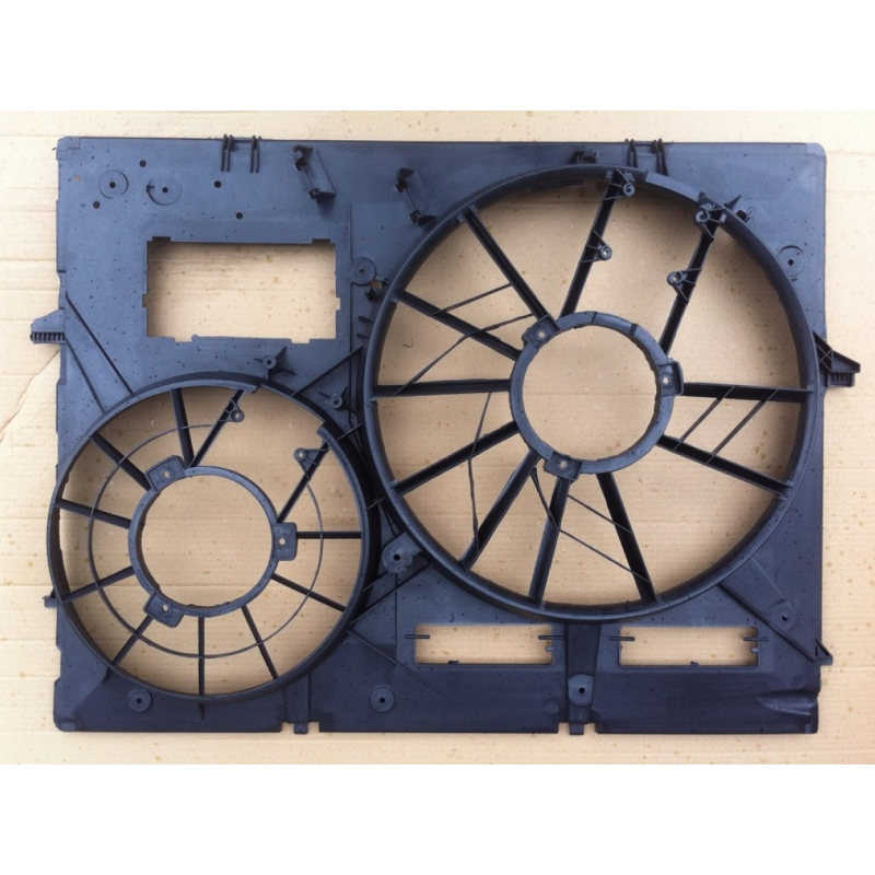 Дифузор радіатора Audi Q7 06-15, Touareg 02-09 (FPS) 7L0121207D