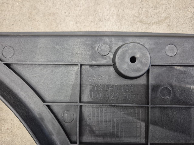 Дифузор вентилятора VW Golf 5, 6, Jetta 5, 6, Caddy 3, Passat B6, Touran, Skoda Octavia A5, Seat, Audi 1K0121207T