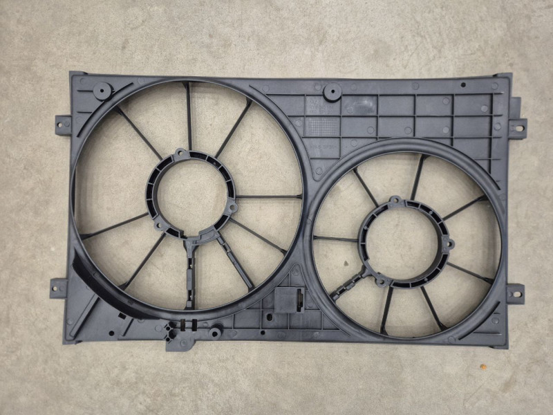 Дифузор вентилятора VW Golf 5, 6, Jetta 5, 6, Caddy 3, Passat B6, Touran, Skoda Octavia A5, Seat, Audi 1K0121207T