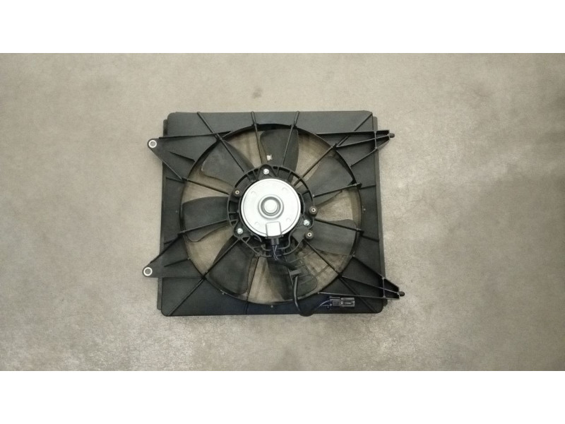 Дифузор з вентилятором правий Honda Accord 9 седан 13-17 (Тайвань) 386155A2A01