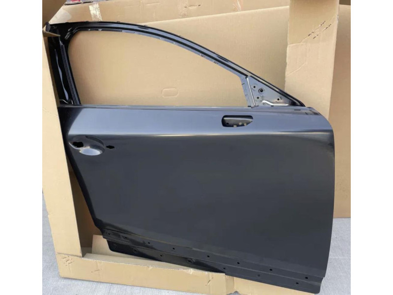 Двері передні праві Mazda CX-30 2019- Китай DFY05802XB