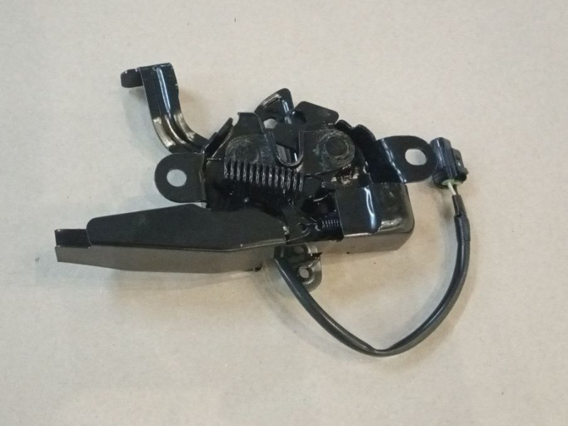 Фіксатор замка капота Toyota Camry XV40 06-11 (Тайвань) з сист. захисту