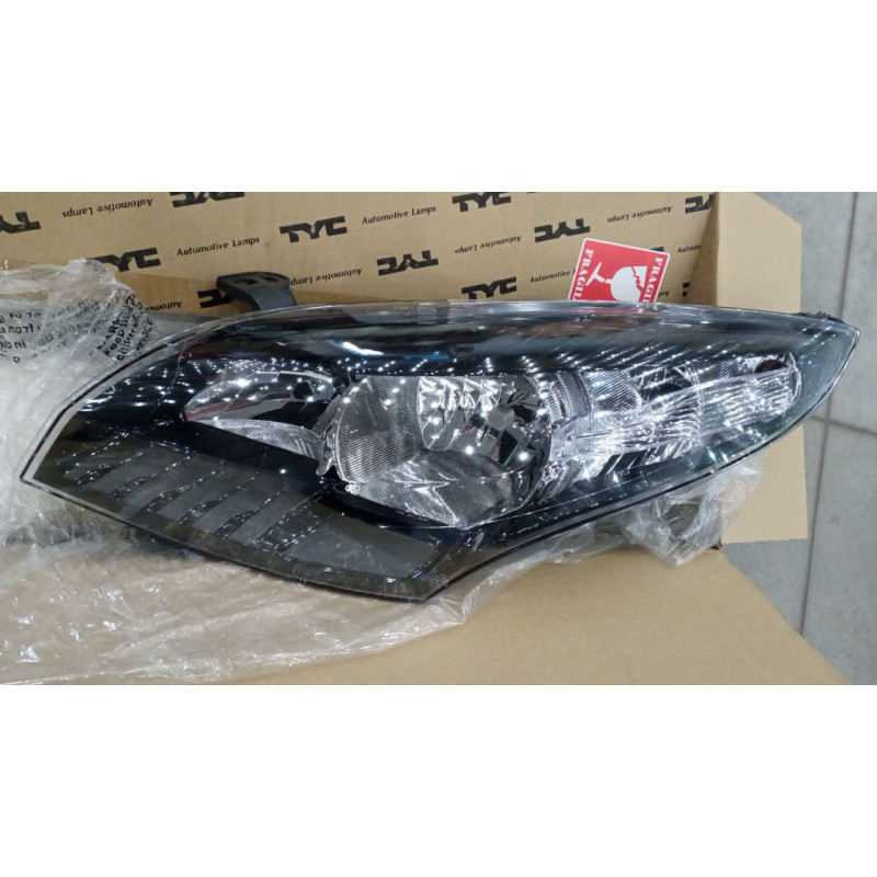 Фара передня ліва Renault Megane 3 09-11 (TYC) чорна, ел. рег., галоген 260602545R