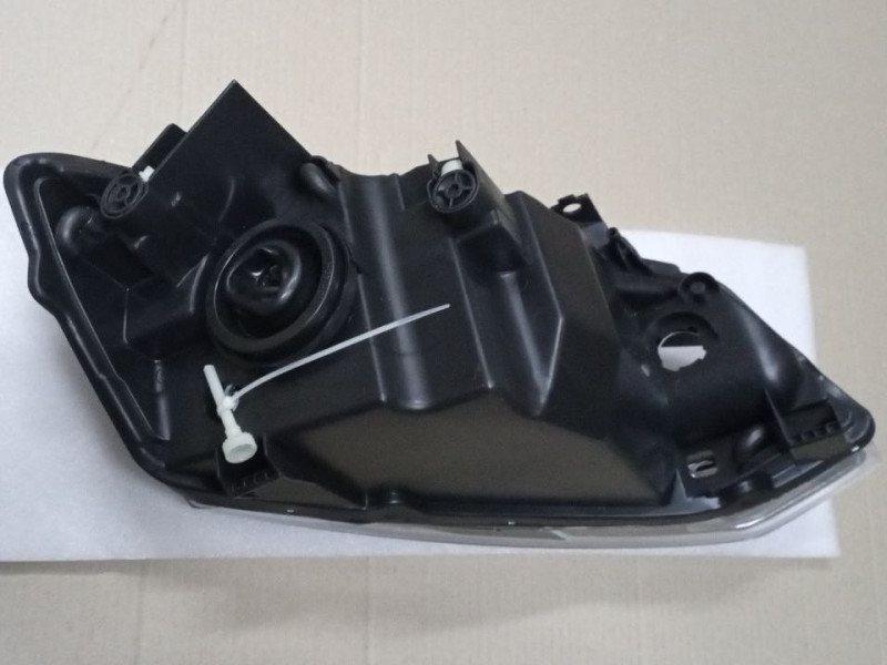 Фара передня ліва VW Polo Sedan 09-15 (Китай) електрична, без екрана лампи 6RU941015