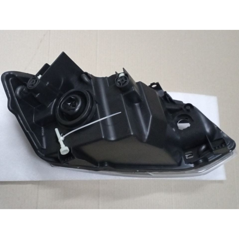 Фара передня ліва VW Polo Sedan 09-15 (Китай) електрична, без екрана лампи 6RU941015