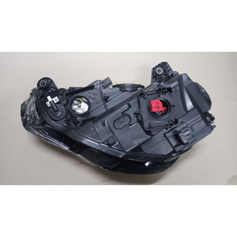 Фара передня права Audi A3 12-16 (DP) ксенон 8V0941044C