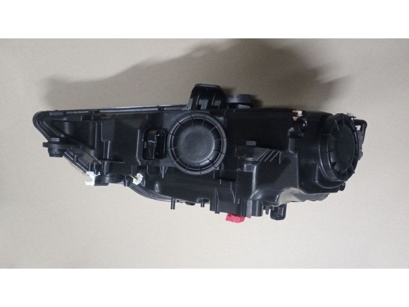 Фара передня права Audi A3 12-16 (DP) ксенон 8V0941044C