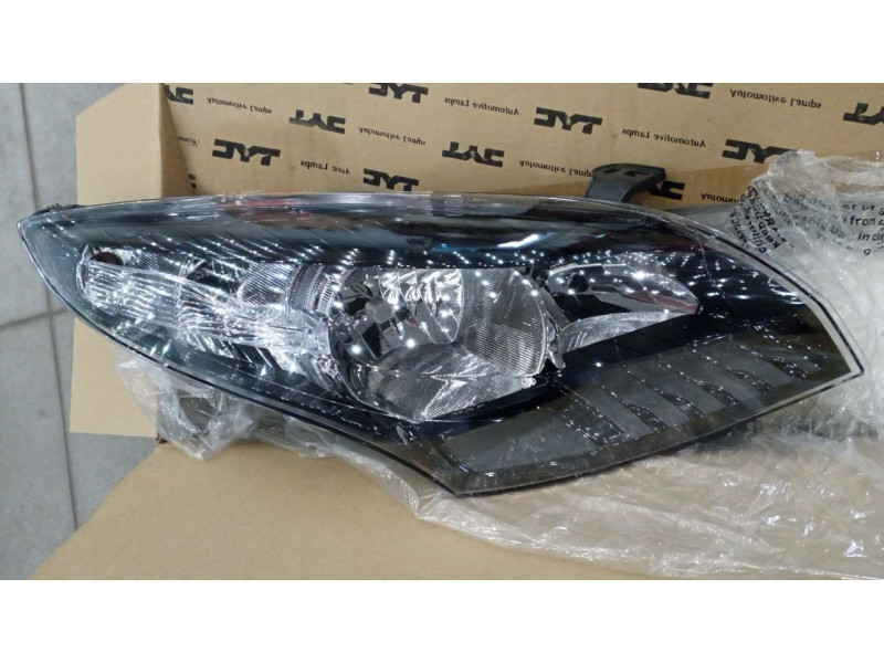 Фара передня права Renault Megane 3 2009-2011 TYC чорна, ел. рег. 260102973R 