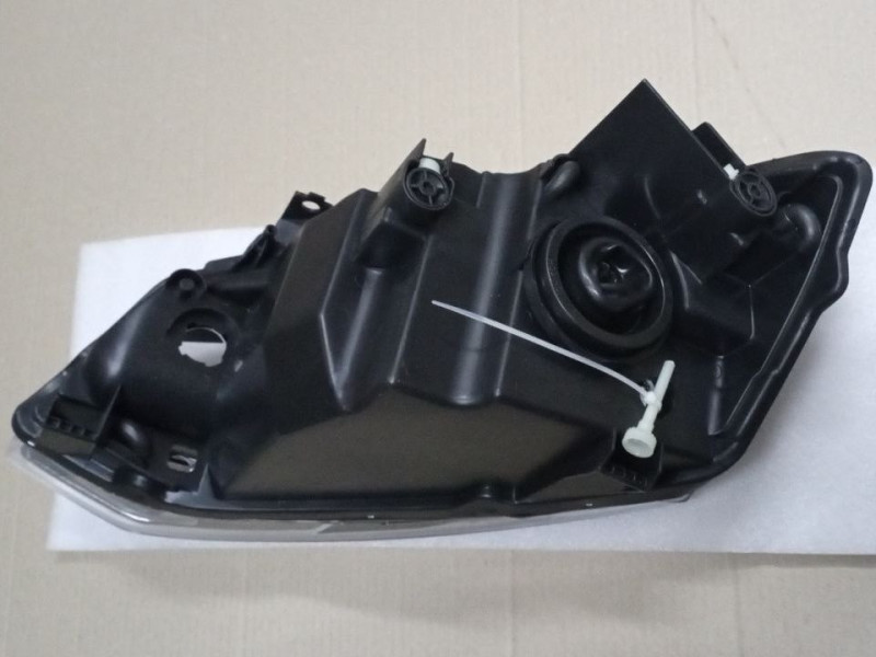 Фара передня права VW Polo Sedan 09-15 (Китай) електрична, без екрана лампи 6RU941016