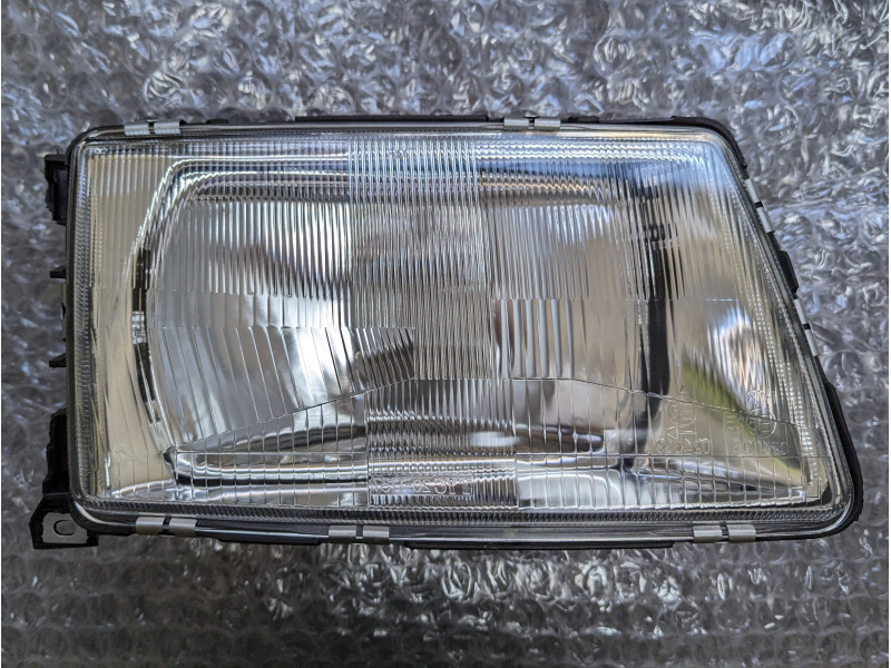 Фара права Audi 100 C3 82-91 (TYC) 443941030E