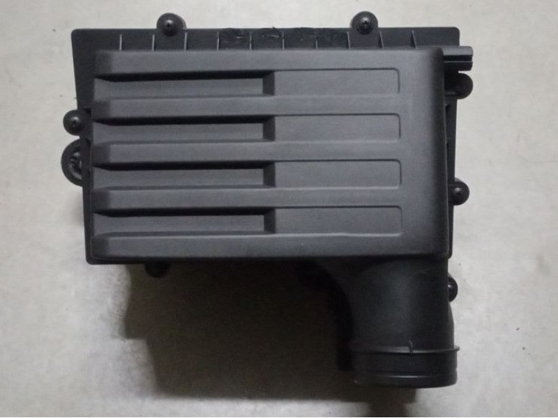 Корпус повітряного фільтра двигуна VW Tiguan 2016-2021, Audi A3, Seat Leon 2.0L (TW) 5Q0129607AD