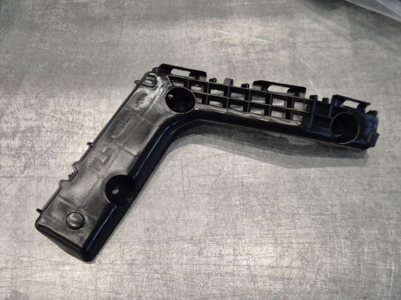 Кріплення переднього бампера ліве Toyota Corolla E18 2013-2016 FPS 5211602250