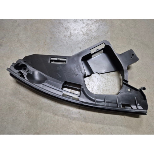 Кріплення переднього бампера праве під фарою Volvo XC60 2013-2017 Тайвань 31383886