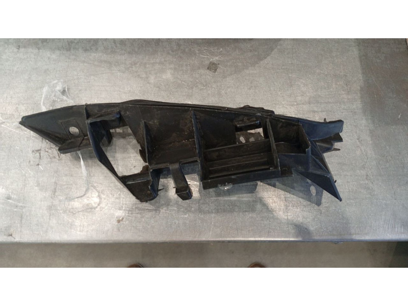 Кріплення переднього бампера праве Peugeot 307 2001-2005 FPS 741634