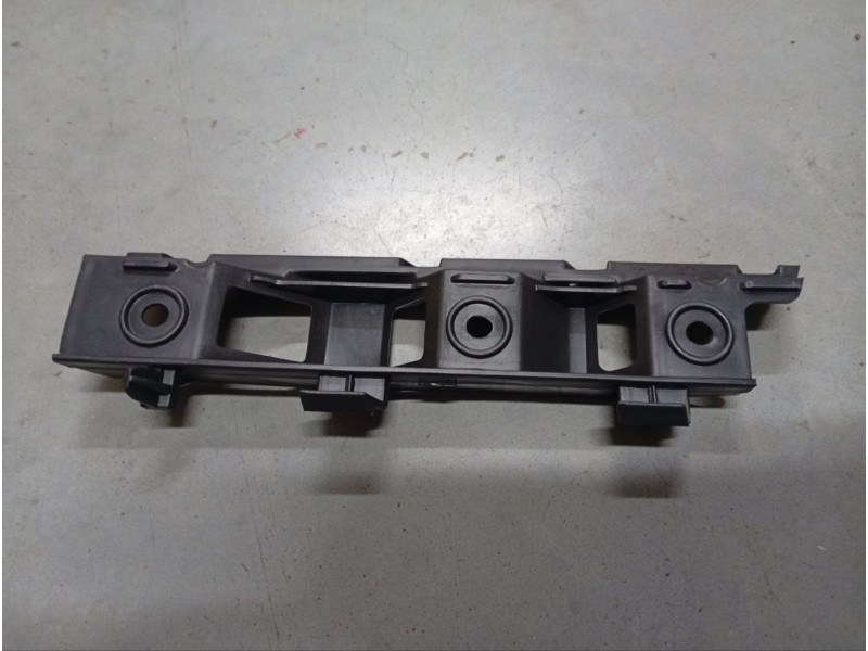 Кріплення переднього бампера праве VW Passat B6 2005-2010 Elit 3C0807184