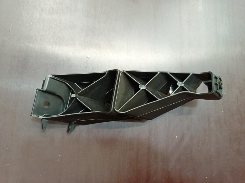 Кріплення заднього бампера праве мале VW Touareg 2010-2018 FPS 7P68070469B9