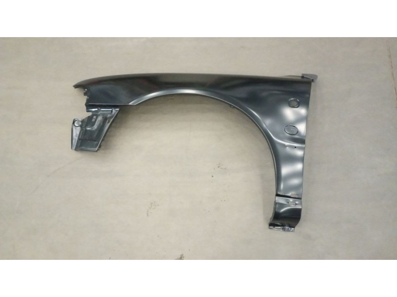 Крило переднє Audi A4 B5 96-97 ліве з отв. LKQ 8D0821105A