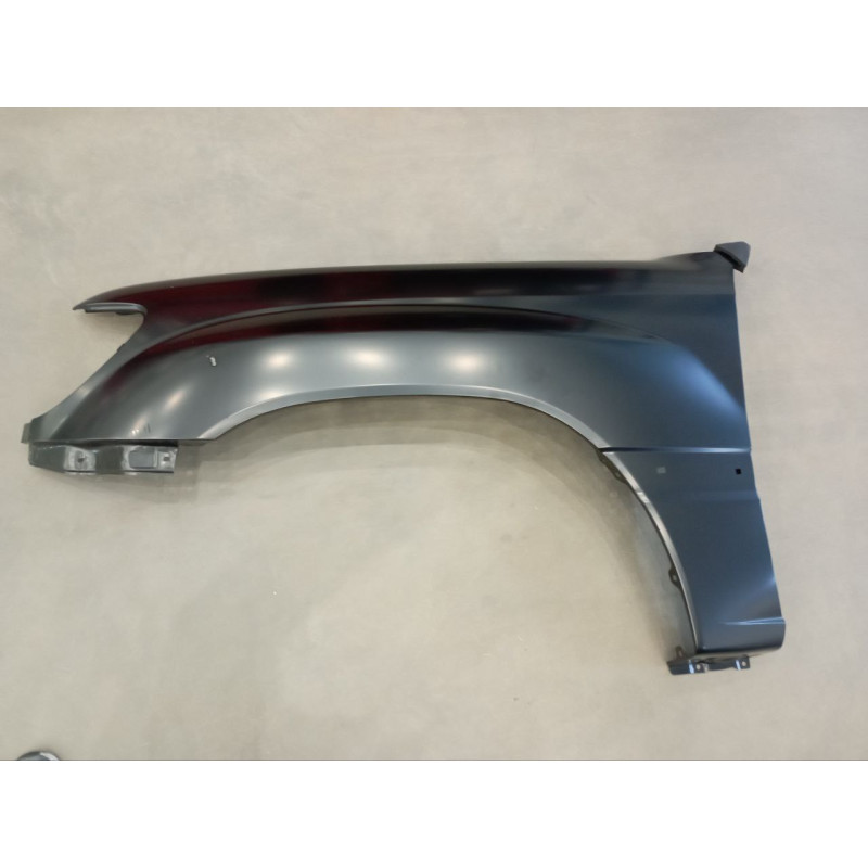Крило переднє ліве Toyota Land Cruiser 100 98-08 (Тайвань) без отв. під повт. 538126A120