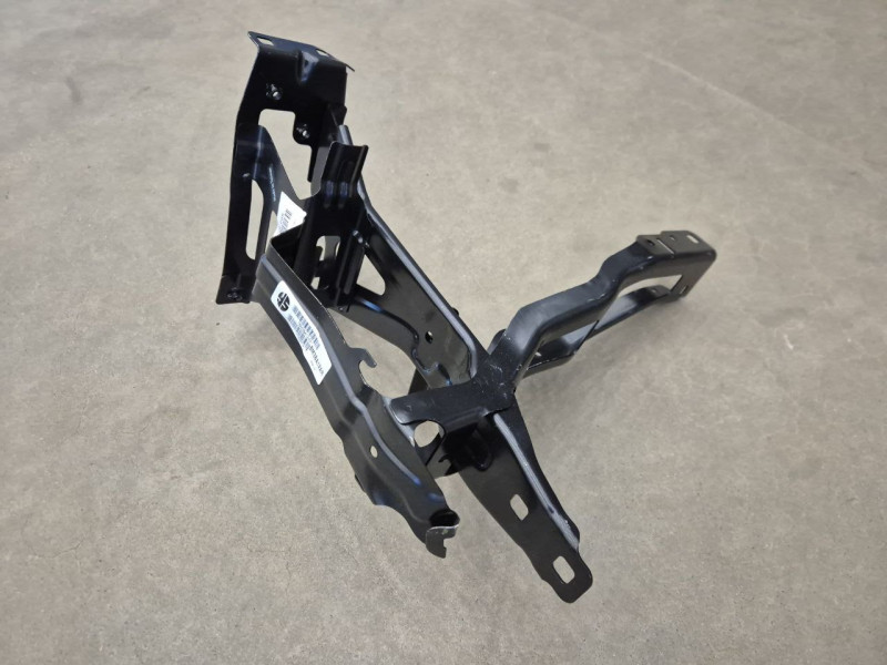 Кронштейн фари правий BMW X3 G01 17-21, 21-, X4 G02 18- (Тайвань) 51647400114