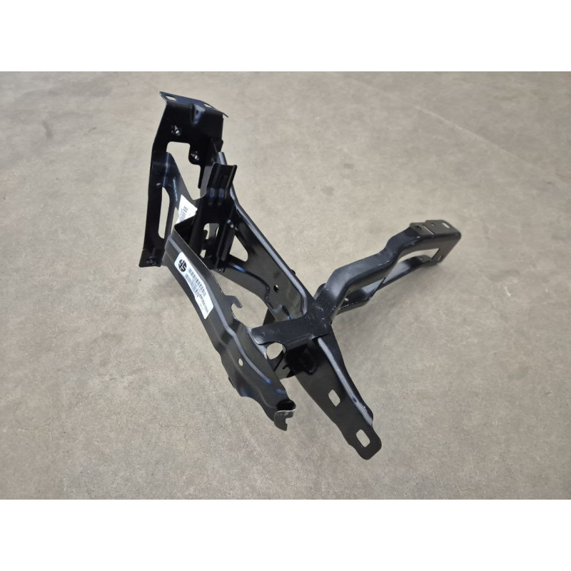 Кронштейн фари правий BMW X3 G01 17-21, 21-, X4 G02 18- (Тайвань) 51647400114