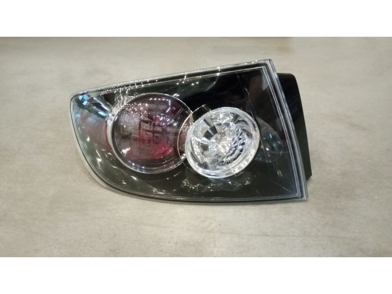 Ліхтар задній лівий зовнішній Mazda 3 BK седан 04-09 (TYC) BR5H51160C