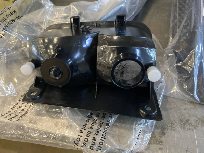 Ліхтар задній правий в бампері Renault Trafic, Opel Vivaro 02-07 (TYC) під патрони 4412787