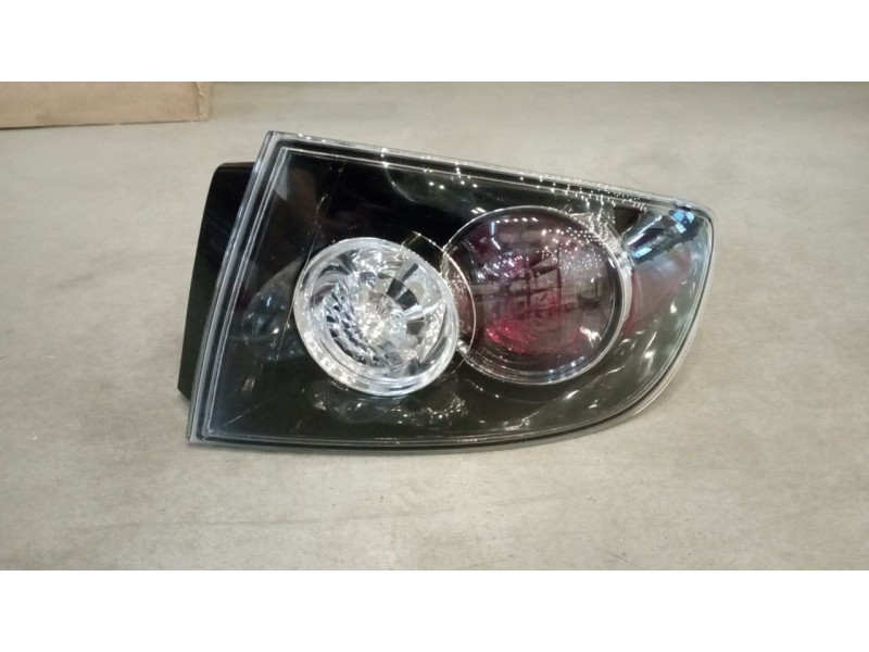 Ліхтар задній правий зовнішній Mazda 3 BK седан 04-09 (TYC) BR5H51150C