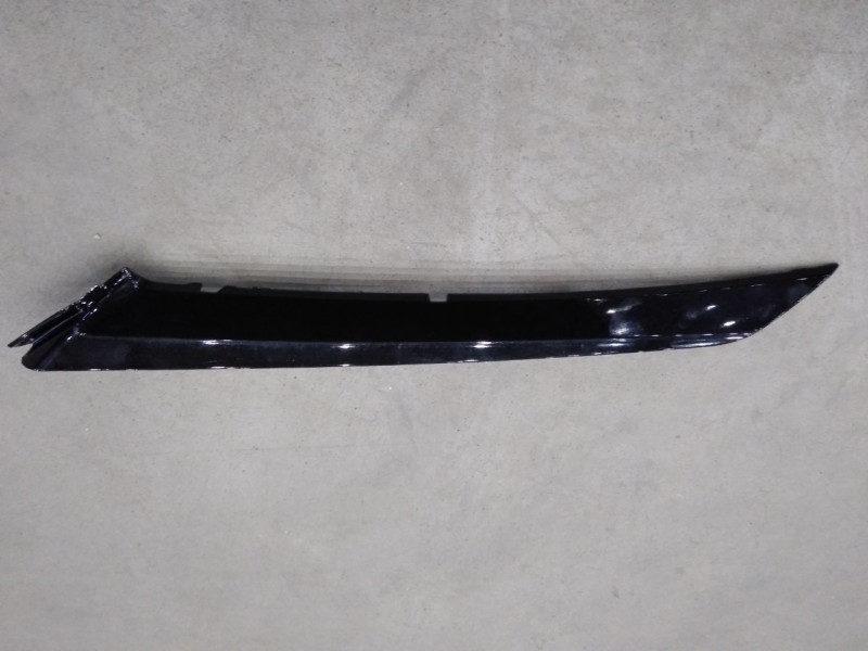 Молдинг переднього бампера під фарою лівий Toyota Camry XV70 XSE 21- (Тайвань) чорний глянець 5271306200