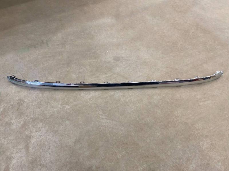 Молдинг переднього бампера середній VW Touareg R-Line 14-18 (TW) хром 7P68532452ZZ 