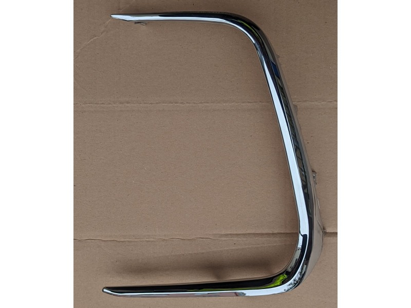 Молдинг хром переднього бампера лівий Toyota Corolla E21 19- Європа (Тайвань)