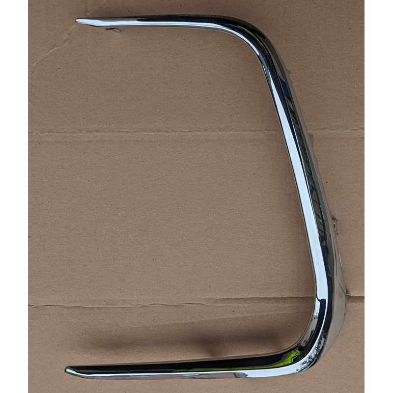 Молдинг хром переднього бампера лівий Toyota Corolla E21 19- Європа (Тайвань)