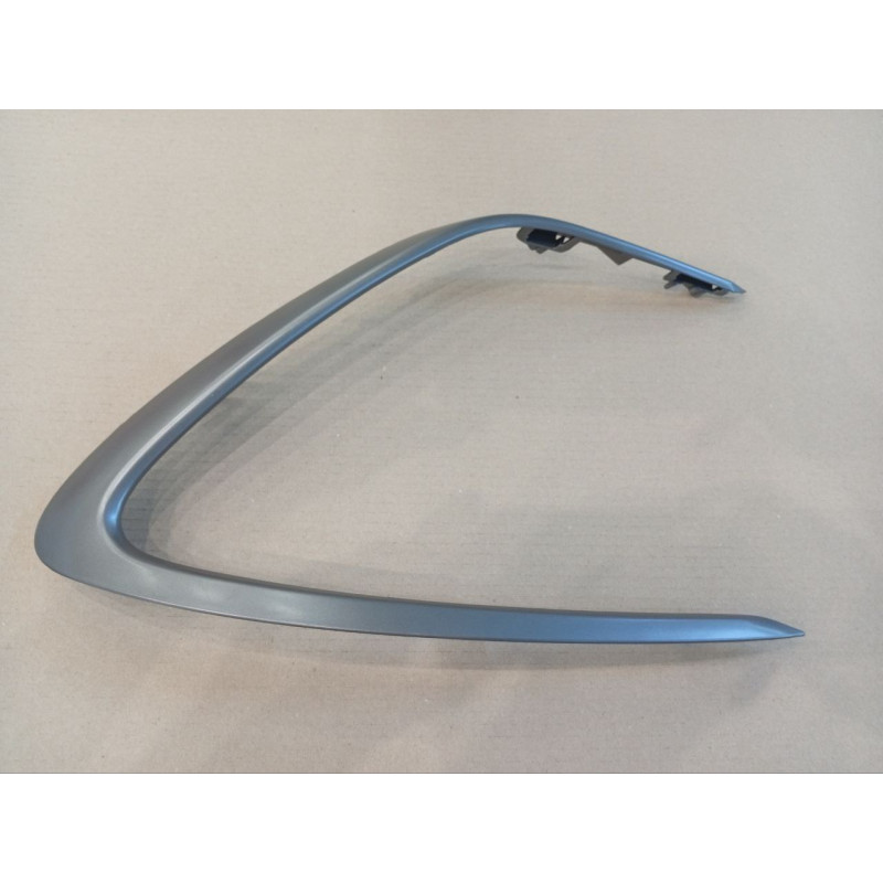 Молдинг решітки переднього бампера правий Toyota Camry XV70 LE/XLE 21- (Тайвань) темно-сірий глянець 5271206120