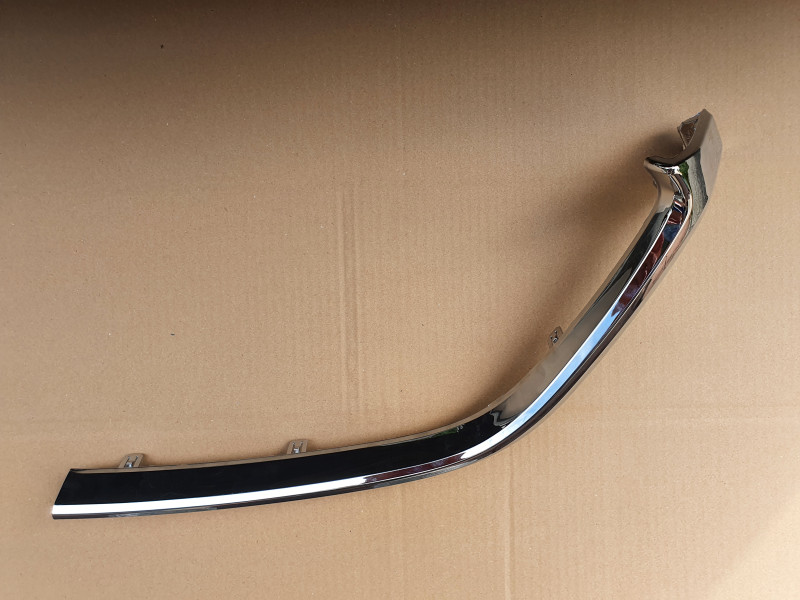 Молдинг решітки радіатора лівий Mazda 3 BM 16-18 (Тайвань) хром BANE507K1