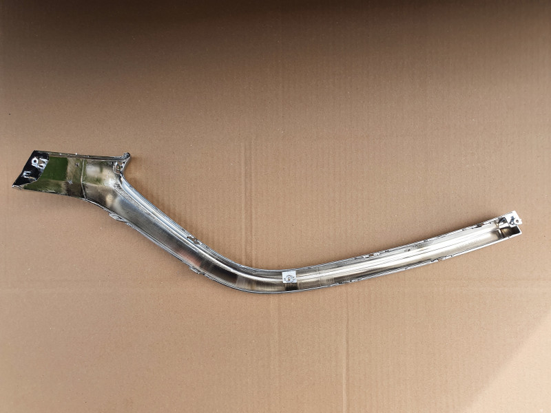 Молдинг решітки радіатора лівий Mazda 3 BM 16-18 (Тайвань) хром BANE507K1