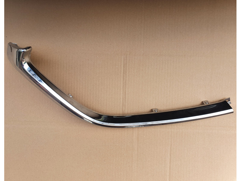 Молдинг решітки радіатора правий Mazda 3 BM 16-18 (Тайвань) хром BANE507J1
