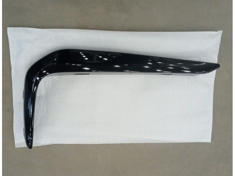 Молдинг решітки в передній бампер правий BMW 5 G30 / G31 17- M-Sport (Тайвань) 51118064980