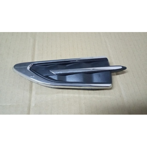 Накладка крила ліва Ford Kuga / Escape 2013-2020 (Тайвань) хром/чорна GJ5416C217, GJ5Z16228AB