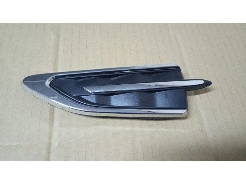 Накладка крила ліва Ford Kuga / Escape 13-20 (Тайвань) хром/чорна GJ5416C217, GJ5Z16228AB