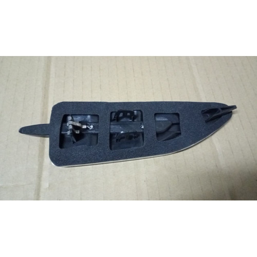 Накладка крила ліва Ford Kuga / Escape 2013-2020 (Тайвань) хром/чорна GJ5416C217, GJ5Z16228AB