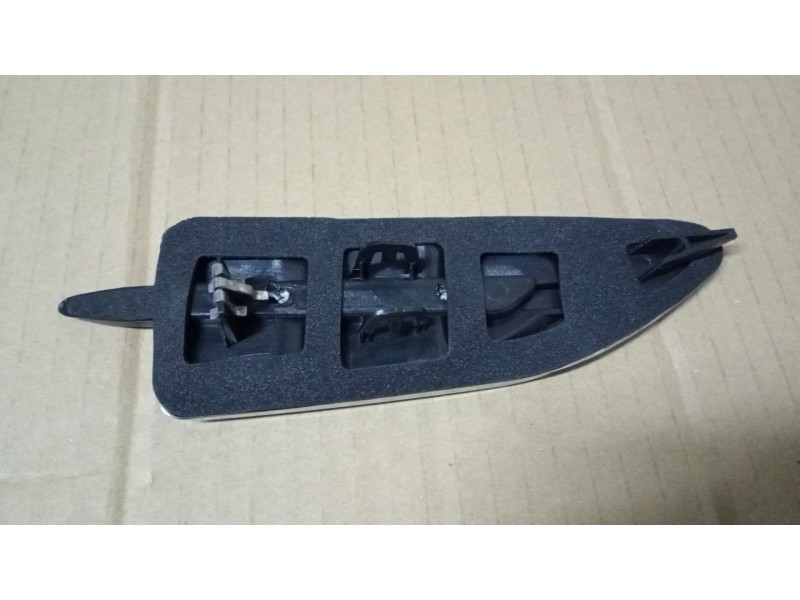 Накладка крила ліва Ford Kuga / Escape 13-20 (Тайвань) хром/чорна GJ5416C217, GJ5Z16228AB