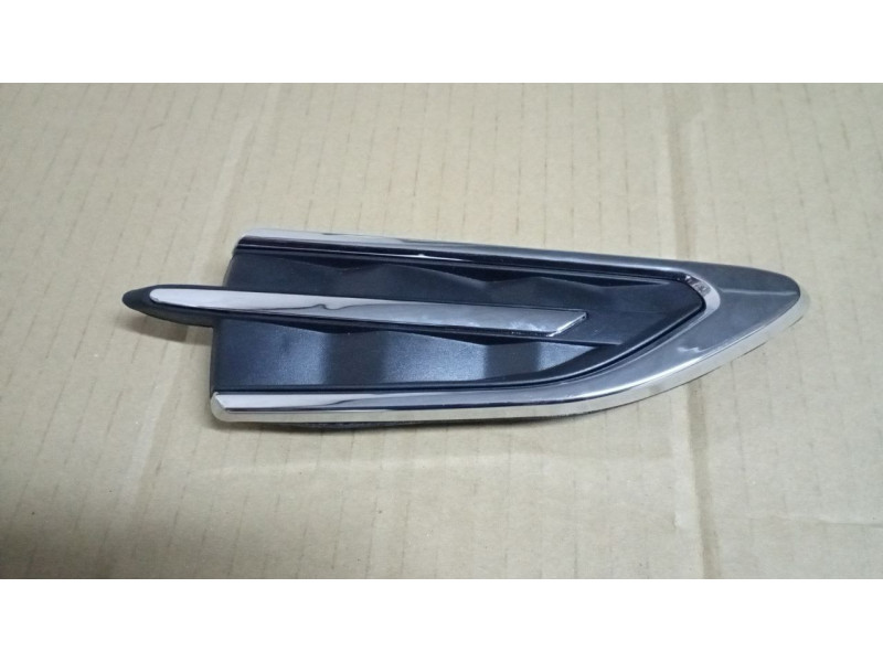 Накладка крила права Ford Kuga / Escape 13-20 (Тайвань) хром/чорна GJ5416C216, GJ5Z16228AA