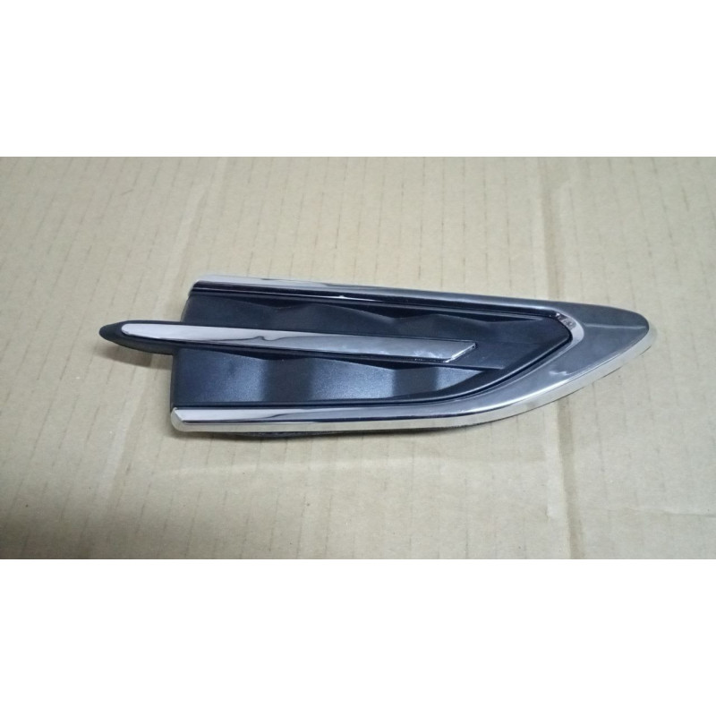 Накладка крила права Ford Kuga / Escape 13-20 (Тайвань) хром/чорна GJ5416C216, GJ5Z16228AA