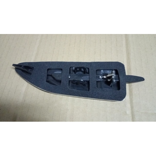 Накладка крила права Ford Kuga / Escape 2013-2020 (Тайвань) хром/чорна GJ5416C216, GJ5Z16228AA