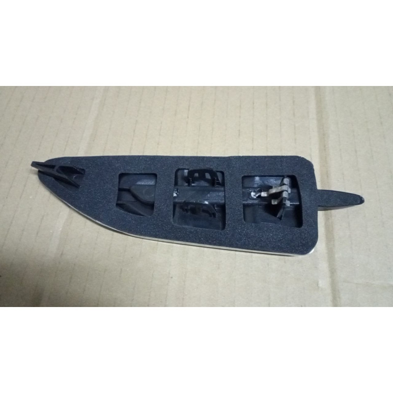 Накладка крила права Ford Kuga / Escape 13-20 (Тайвань) хром/чорна GJ5416C216, GJ5Z16228AA