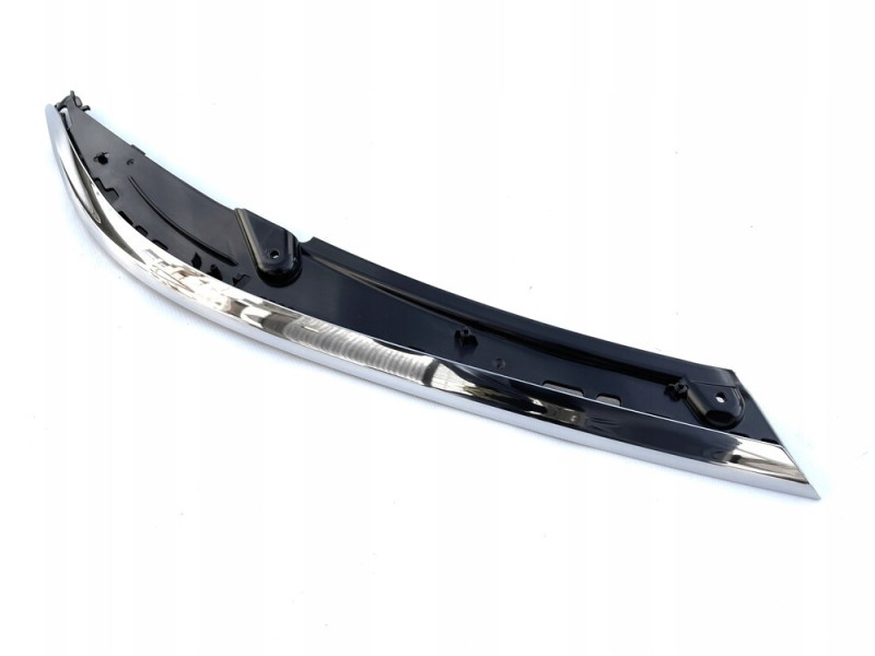 Накладка над фарою права VW Passat B8 15- європейська модель (Тайвань) хром 3G0941120B