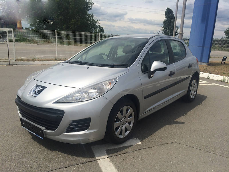 Накладка переднього бампера права Peugeot 207 2009-2012 FPS 7452ZV