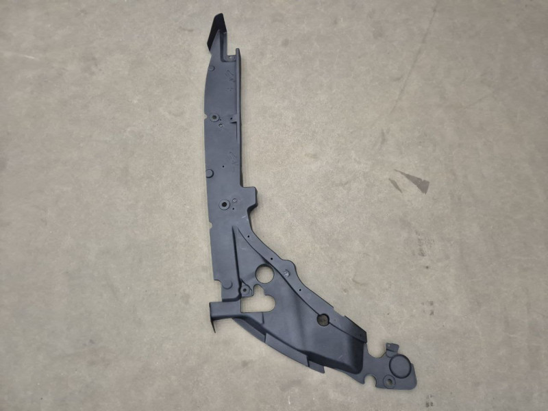 Накладка переднього крила права Jeep Grand Cherokee 16- (Тайвань) під капотом 68277400AA